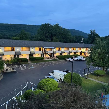 The Black Mountain Inn Brattleboro Esterno foto