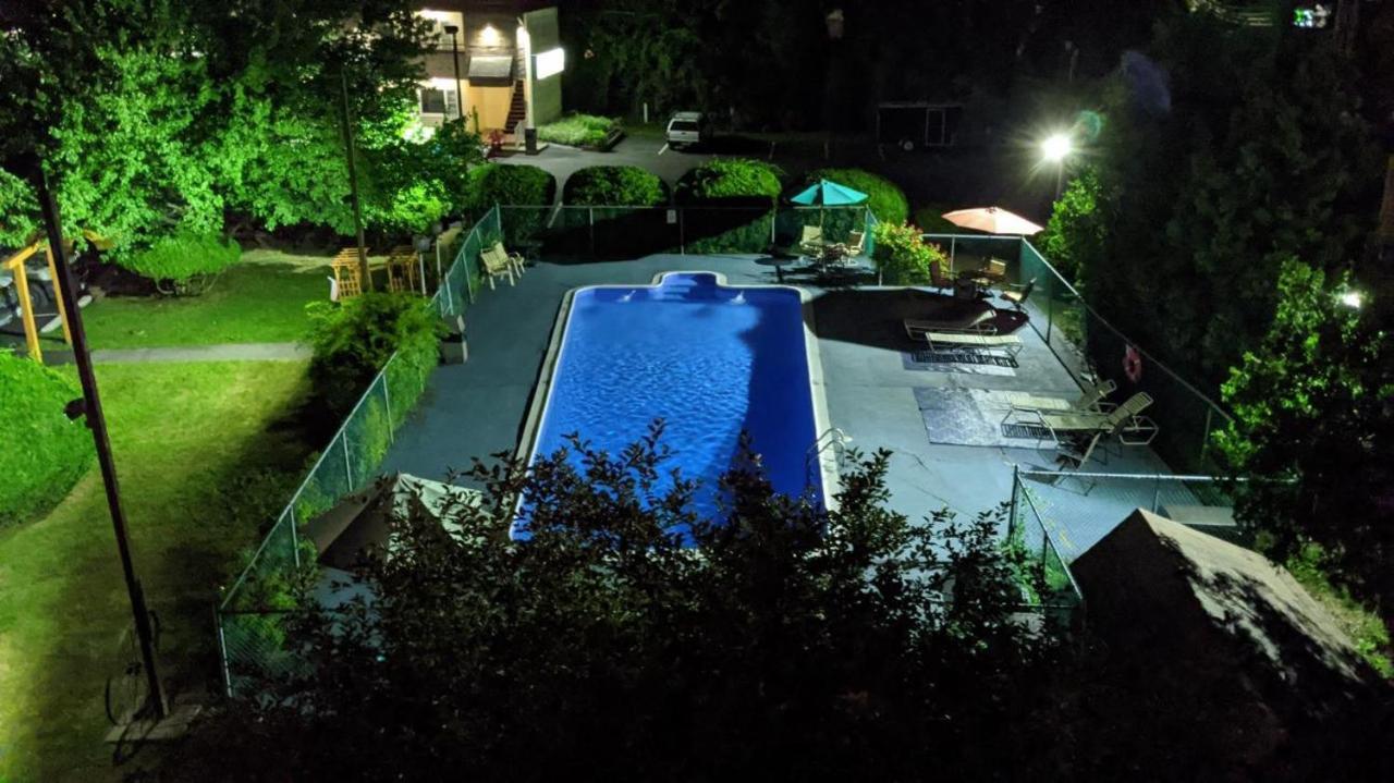 The Black Mountain Inn Brattleboro Esterno foto