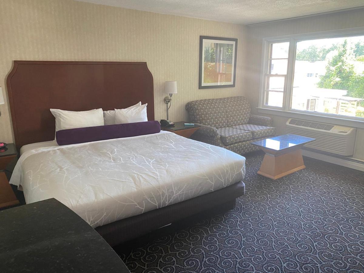 The Black Mountain Inn Brattleboro Esterno foto
