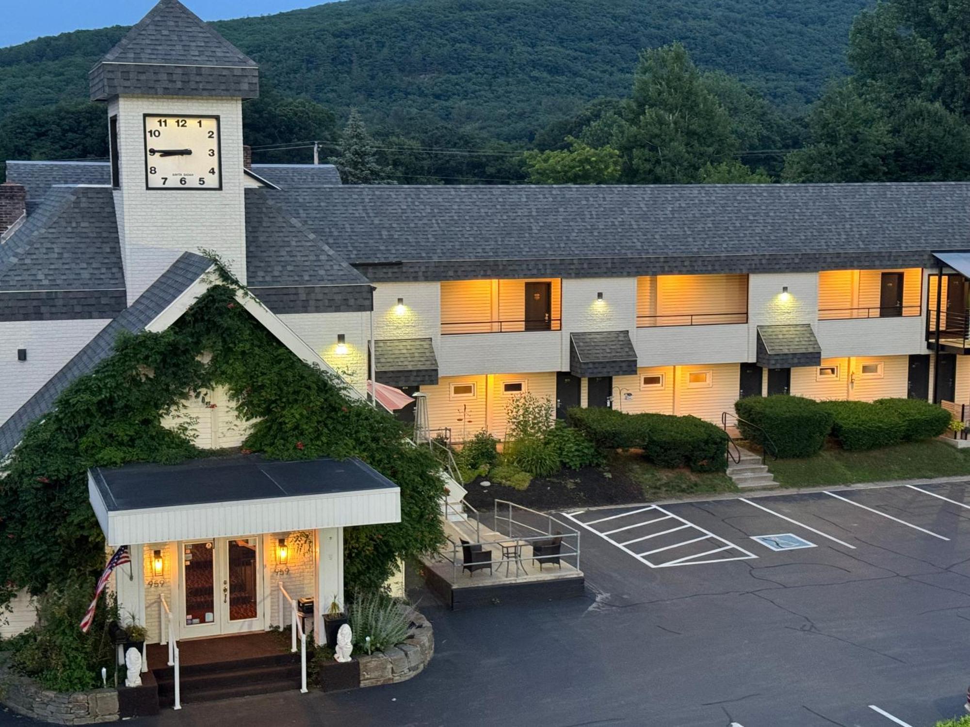 The Black Mountain Inn Brattleboro Esterno foto