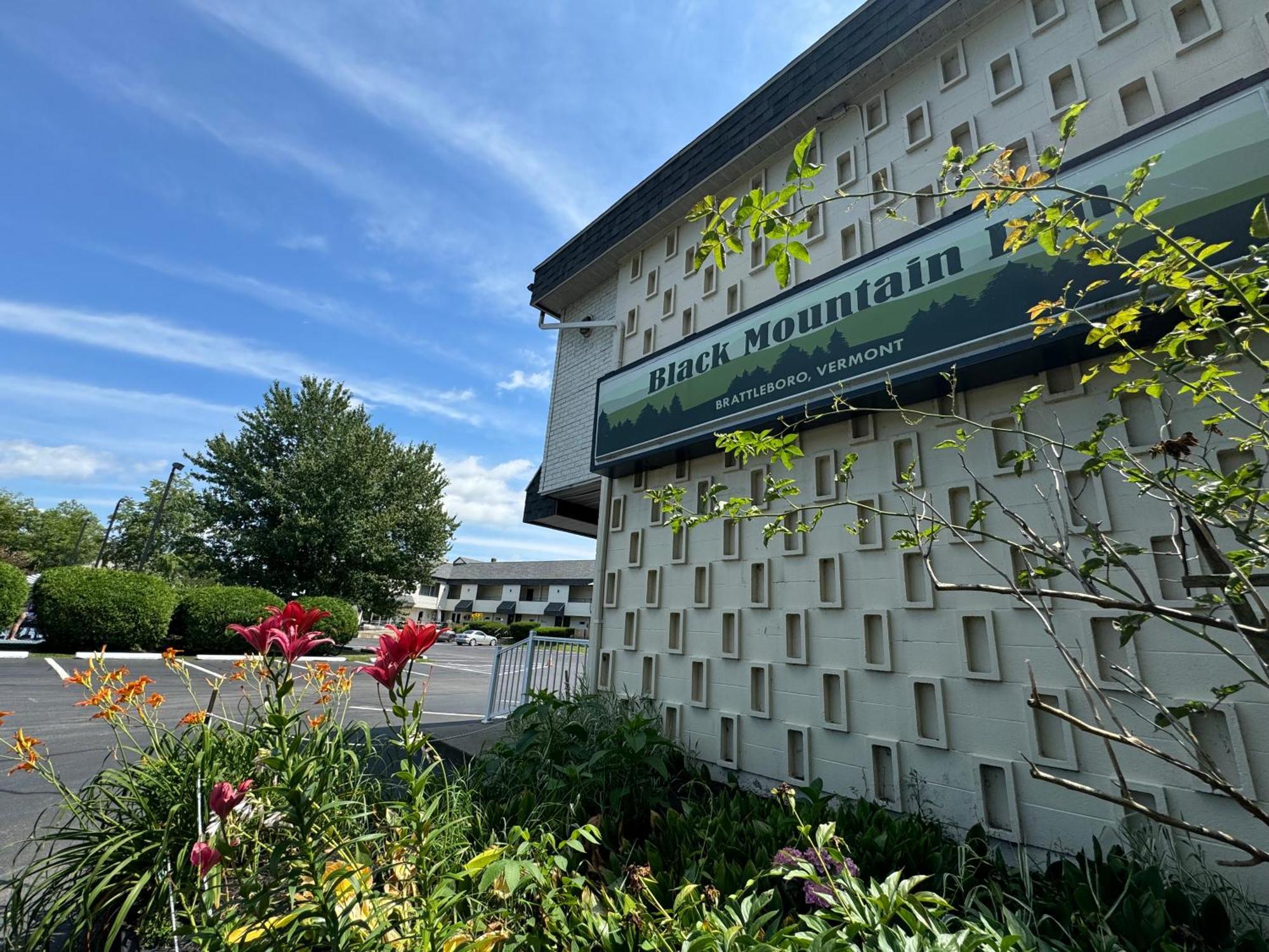 The Black Mountain Inn Brattleboro Esterno foto